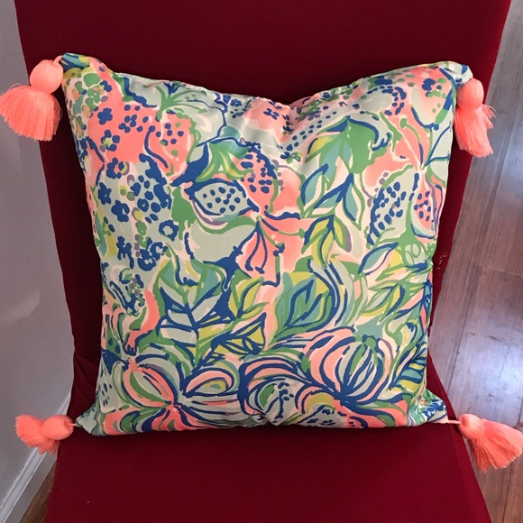 New Lilly Pulitzer Pillow with Tassels - Picture 1 of 4